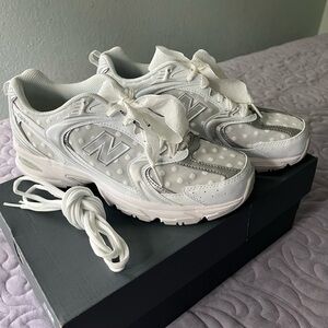 New Balance 530 White / Grey Polkadot Sneakers